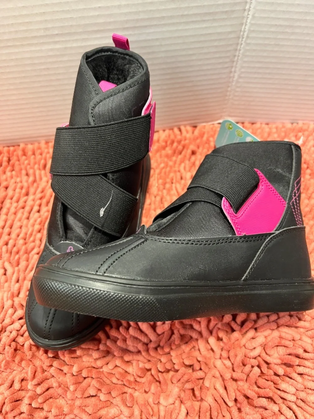 🖤🩷 NWT Baretraps Kinley Girls Boot | Black & Hot Pink